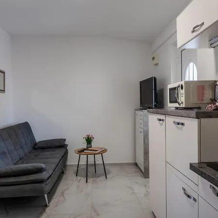Kristija Apartment *