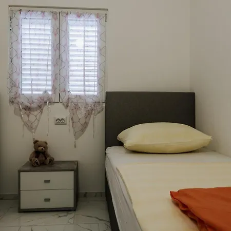 Kristija Apartment *