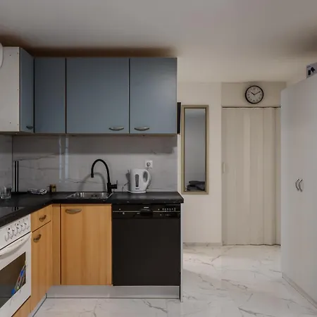Kristija Apartment *