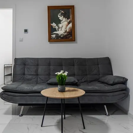 Kristija Apartment *